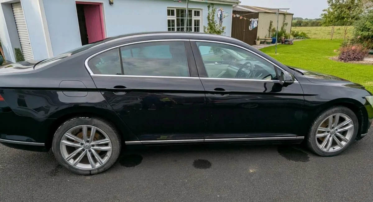 2015 VW PASSAT HIGH LINE 1.6 - Image 1