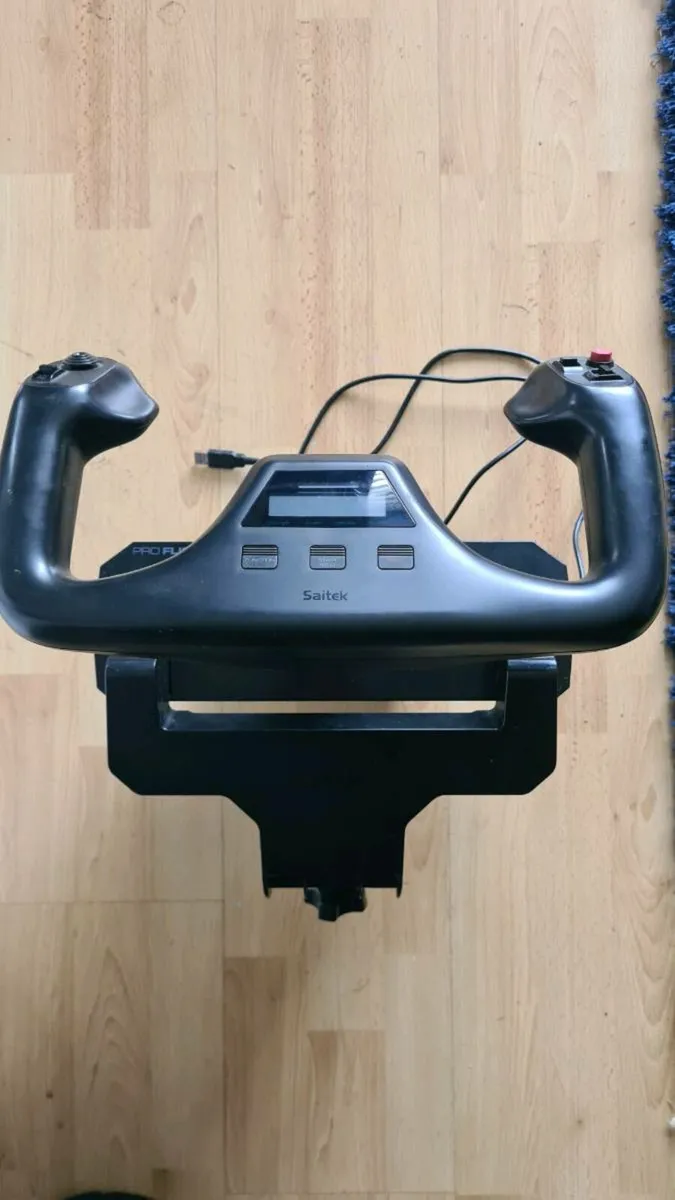 Saitek ProFlight Yoke and Throttle - Image 1