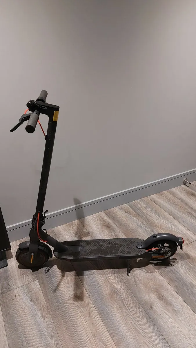 Xiaomi M365 Pro 2 e-Scooter - Image 1