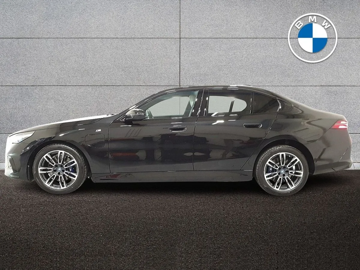 BMW 5 Series 530e M Sport Saloon - Image 4