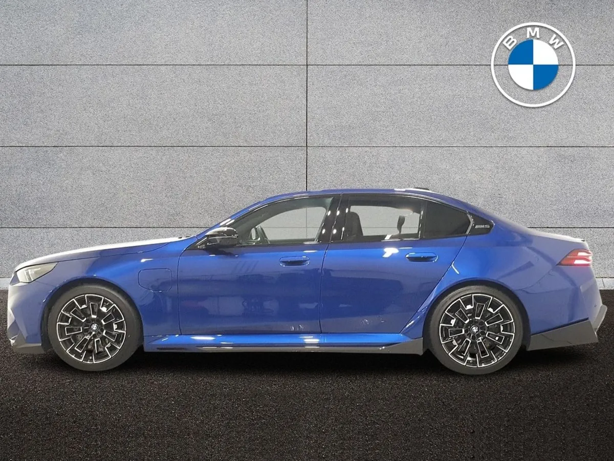 BMW M5 Saloon - Image 4