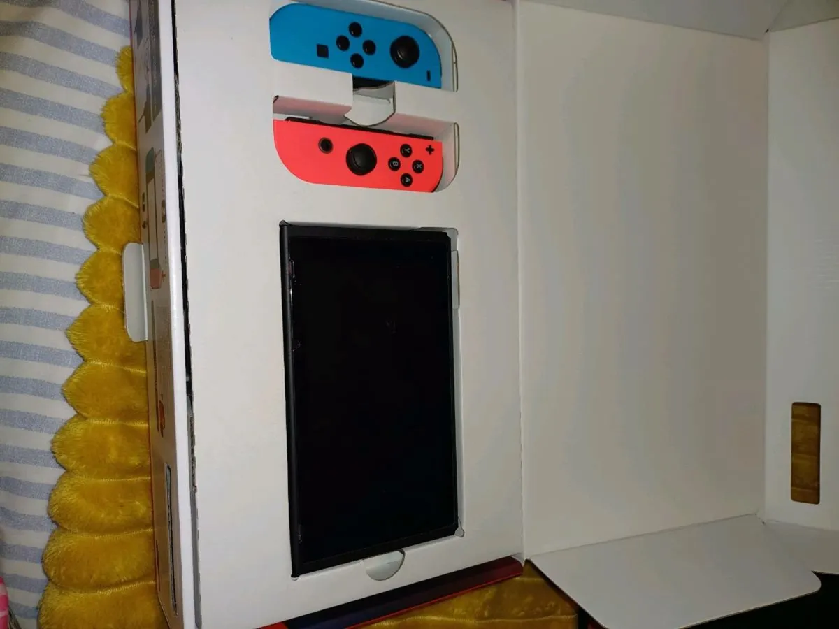 Nintendo Switch - Image 2