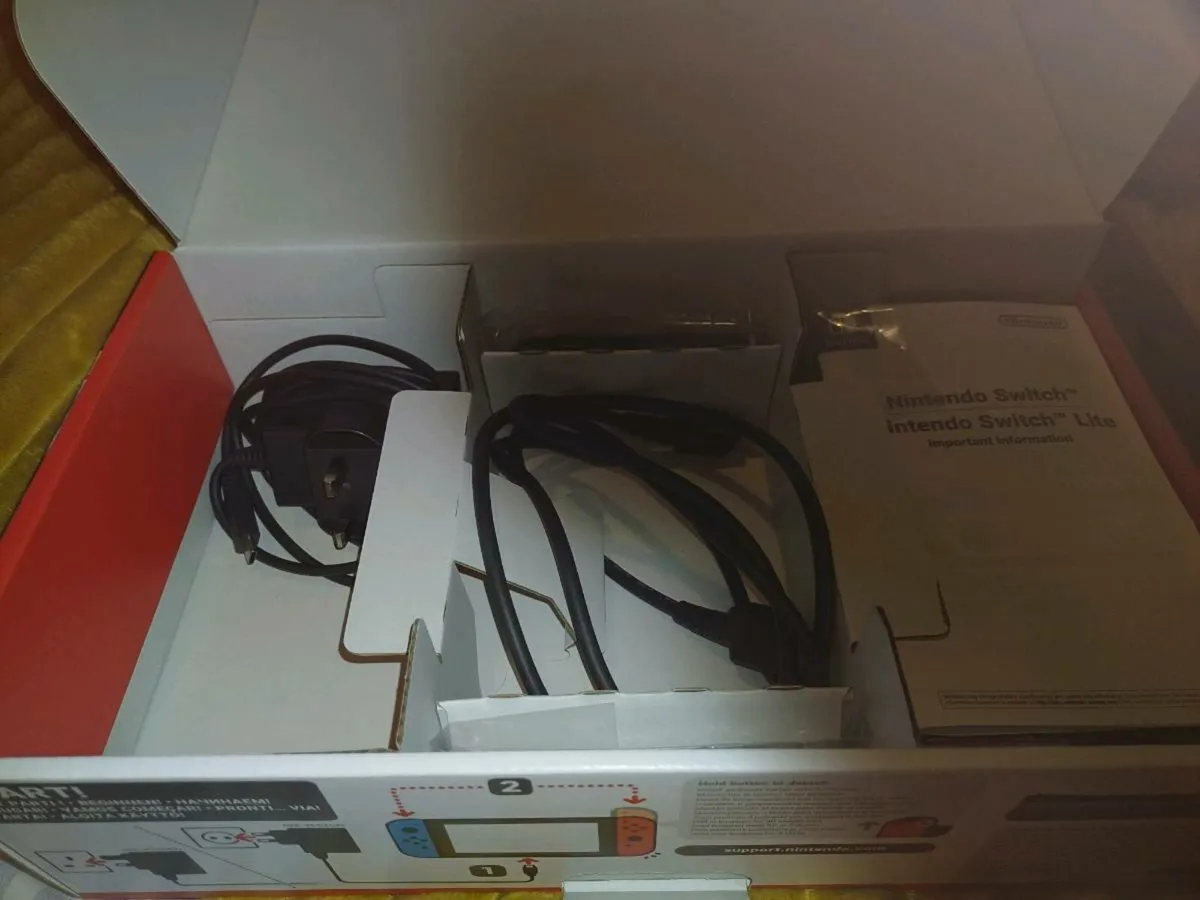 Nintendo Switch - Image 3