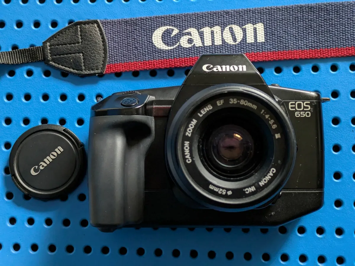 🎞️ Canon EOS 650 Autofocus film SLR +35-80 lens - Image 1