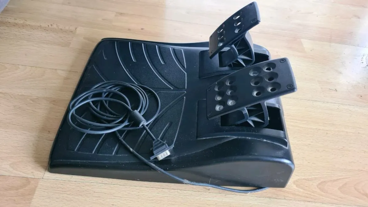 Logitech Driving Force GT Wheel and Pedals - Image 4