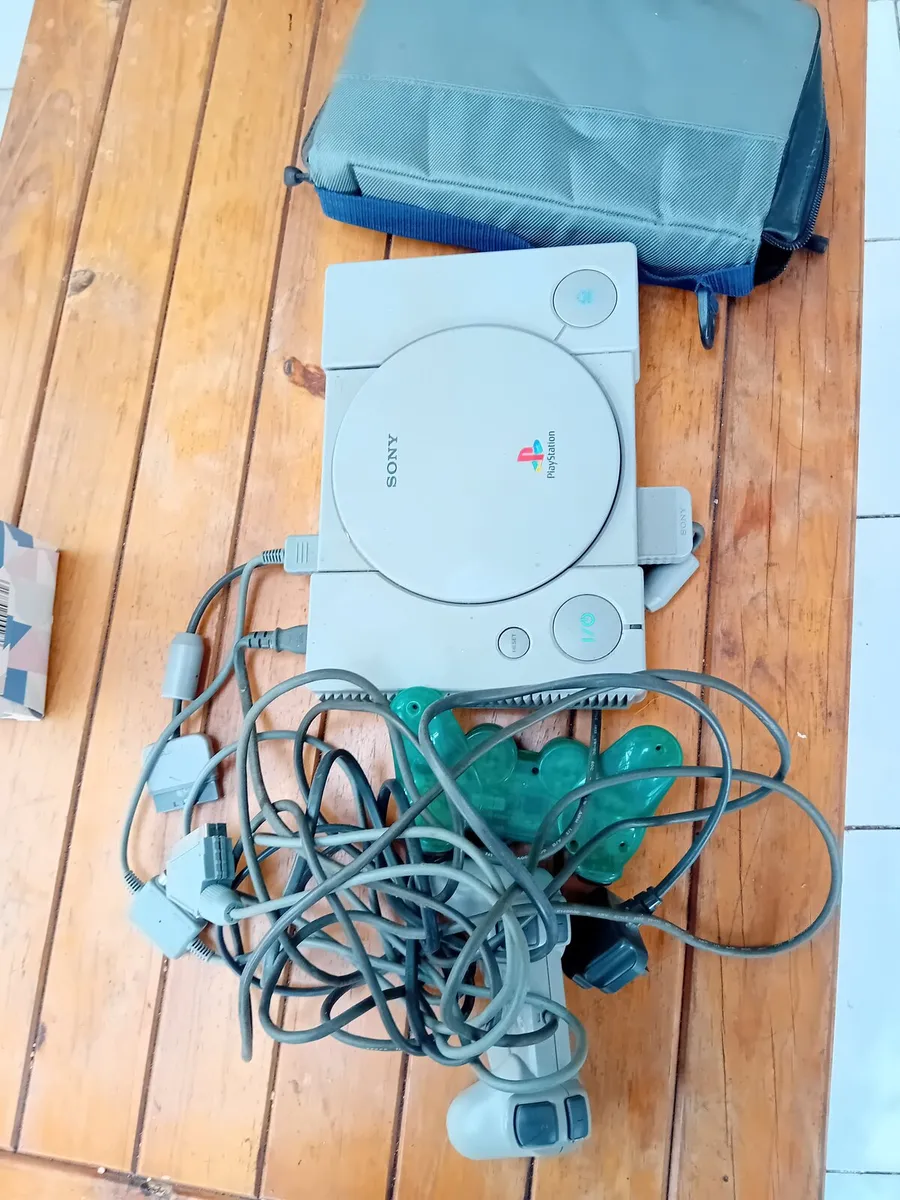 Sony playstation 1 with games - Image 1