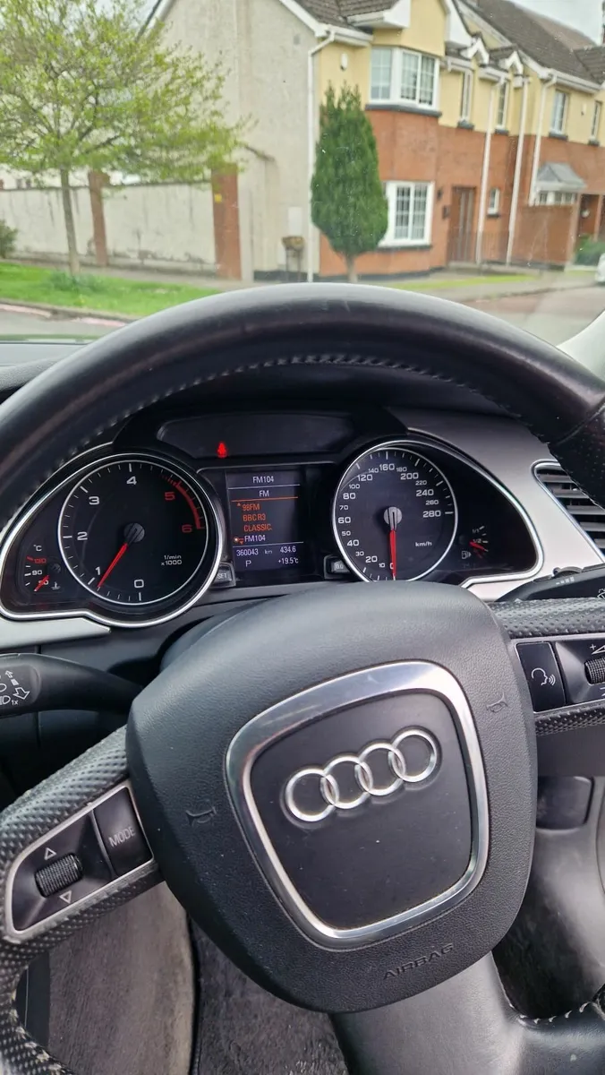 Audi A5 2010 - Image 2