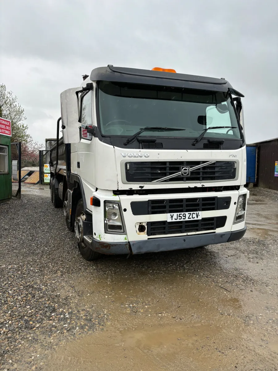 2010 Volvo FMX 380 Tipper Lorry - Image 2