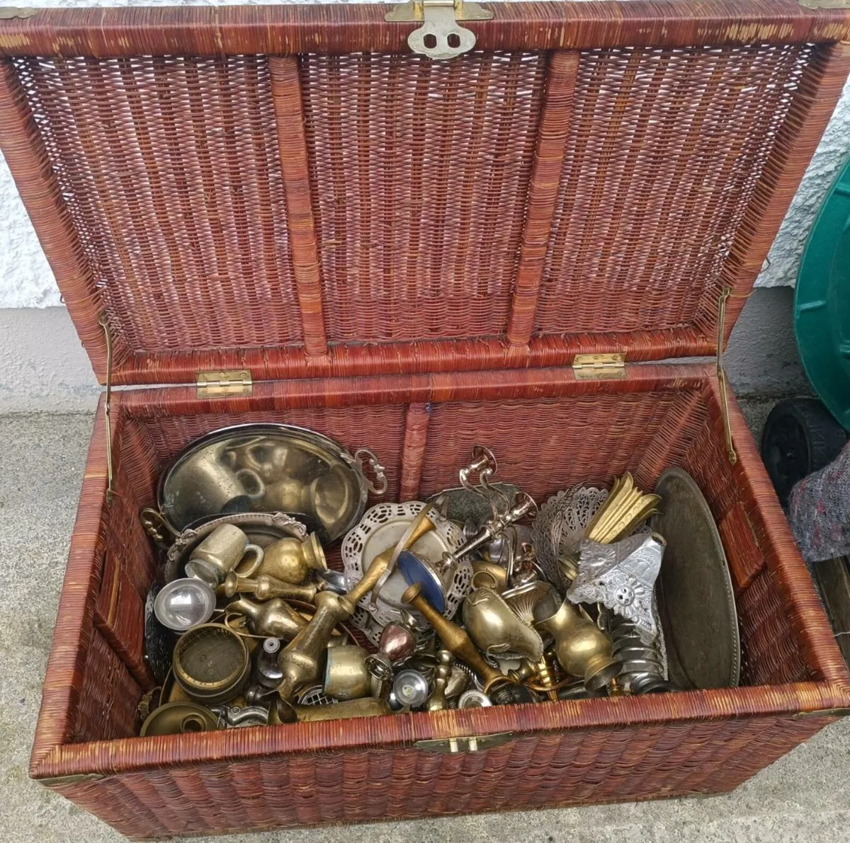 Chest of Metalware - Image 1