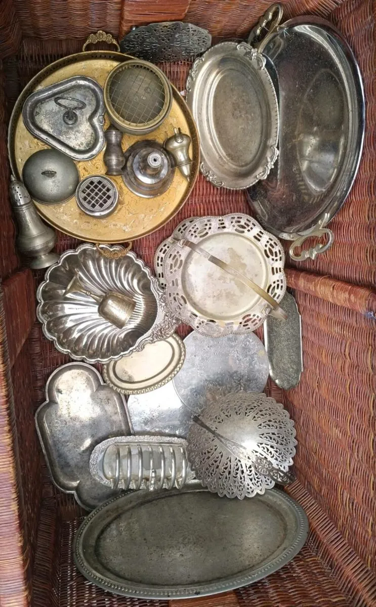 Chest of Metalware - Image 3