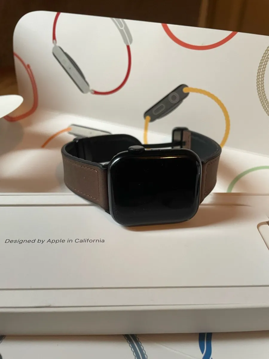 Apple Watch Series 7 - 45mm (Space Gray) - Image 1