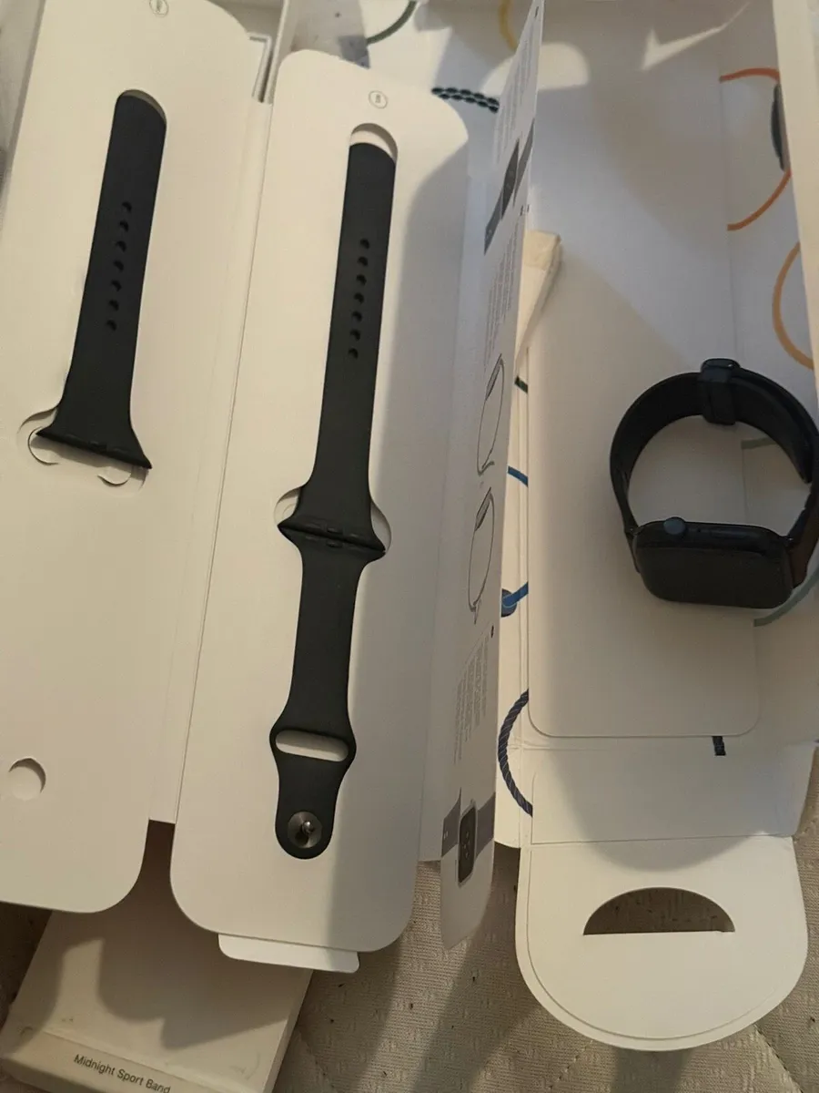 Apple Watch Series 7 - 45mm (Space Gray) - Image 3