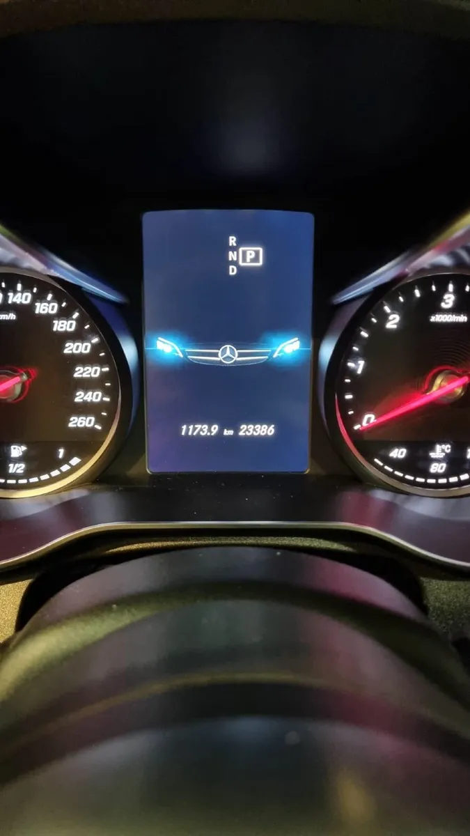 Mercedes-Benz C-Class 2019 - Image 3
