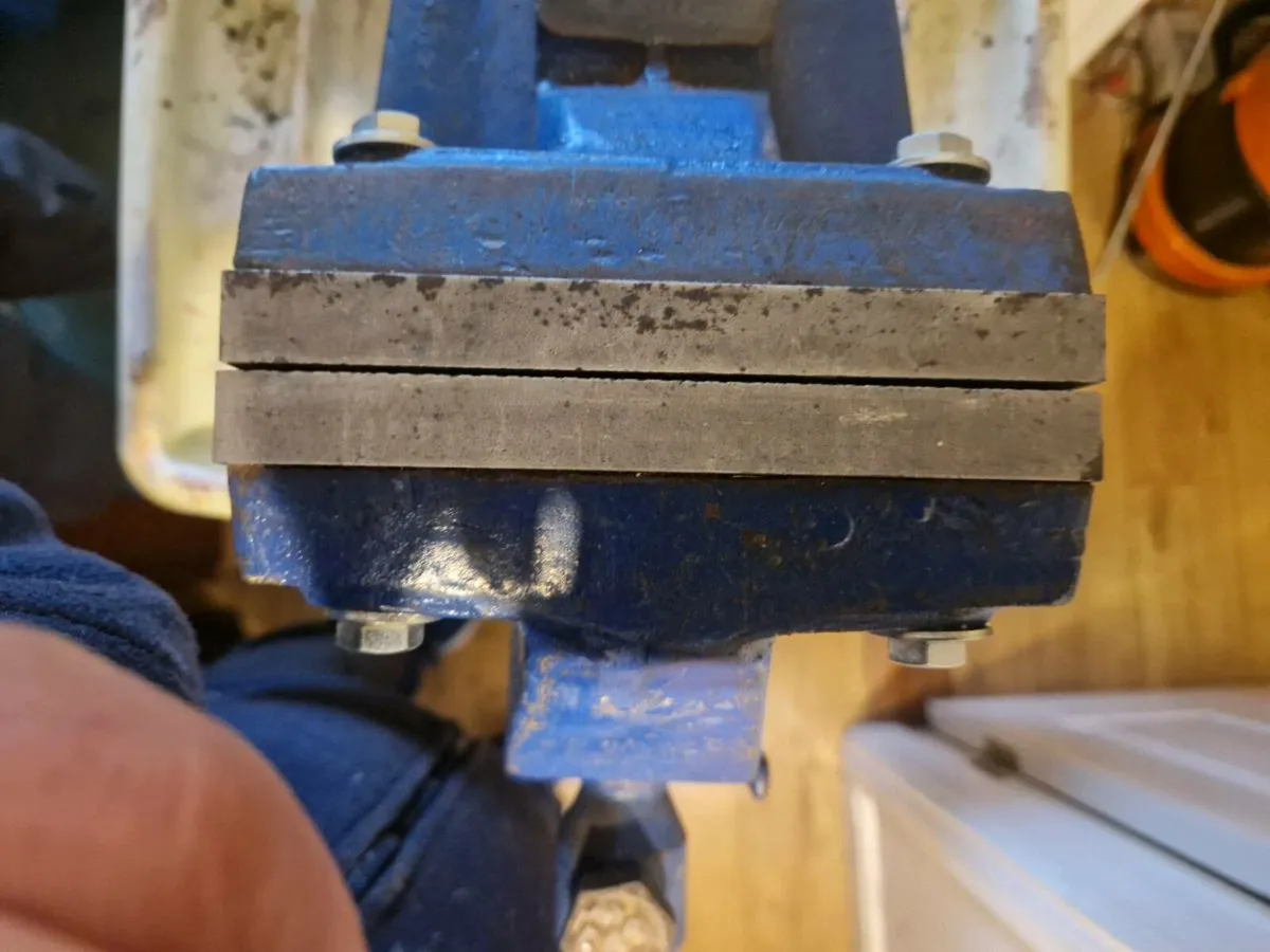 As new heavy duty record 112 vice - Image 3