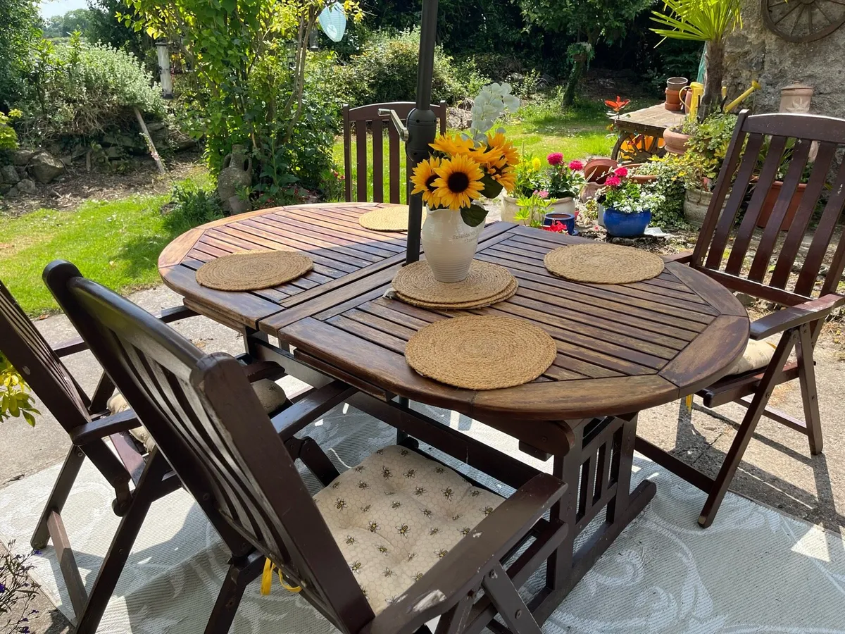 Garden table - Image 1