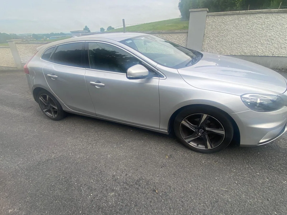 Volvo V40 2015 1.6 D2 R Design - Image 4