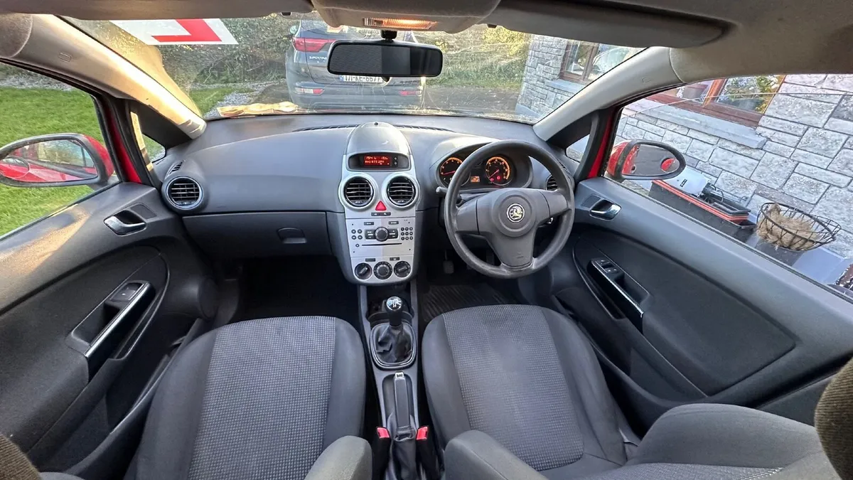 Opel Corsa 2011 - Image 2