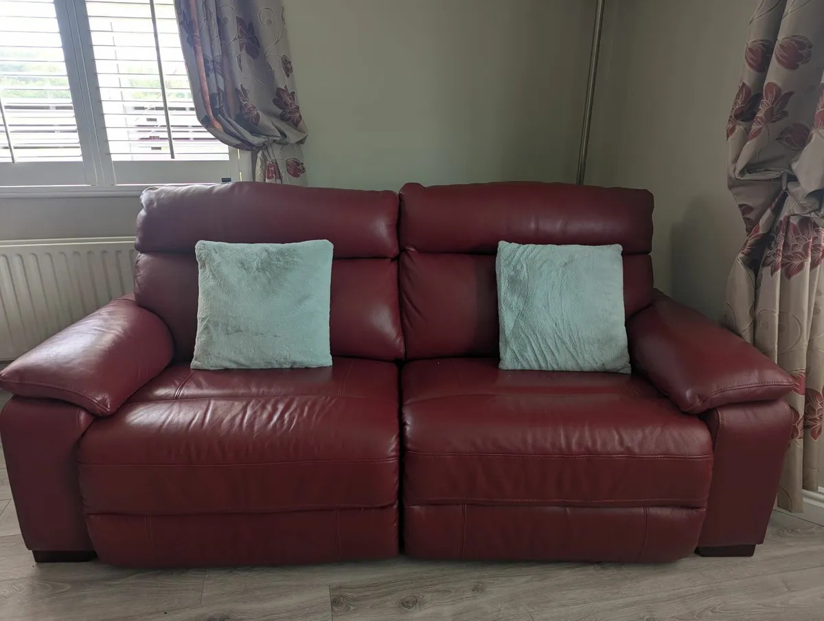 Suite of furniture - Image 1