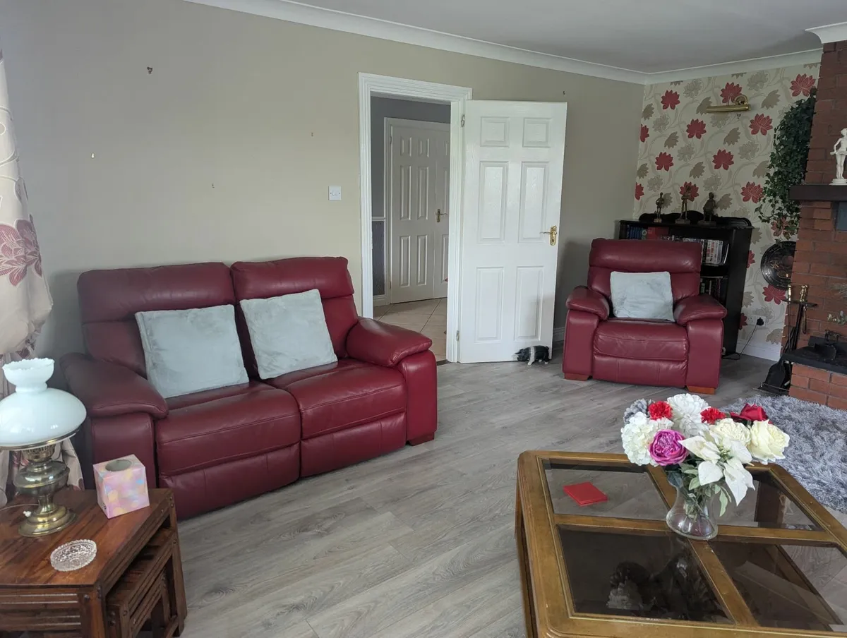Suite of furniture - Image 3