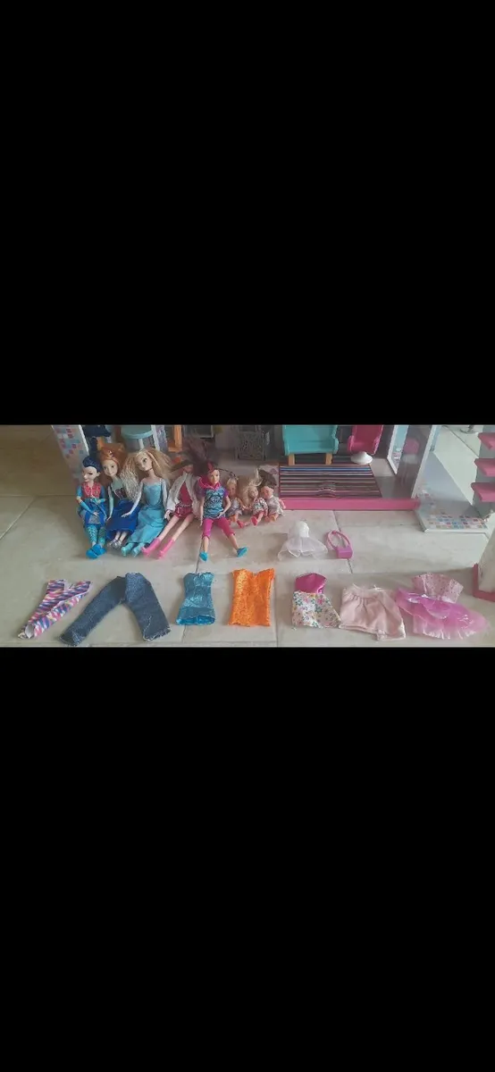 Doll house - Image 1