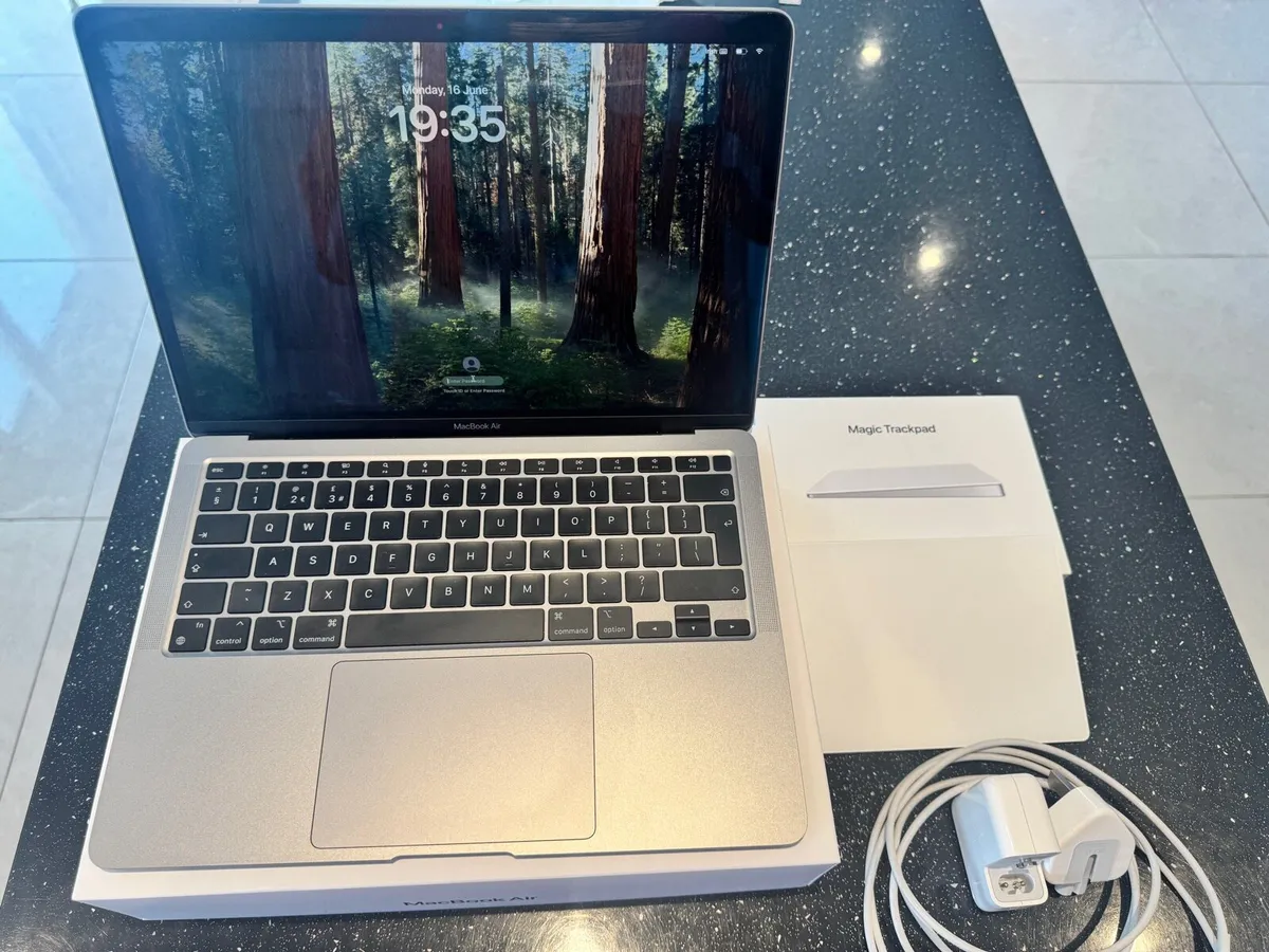 MacBook Air M1 (2020) with Magic Trackpad - Image 3