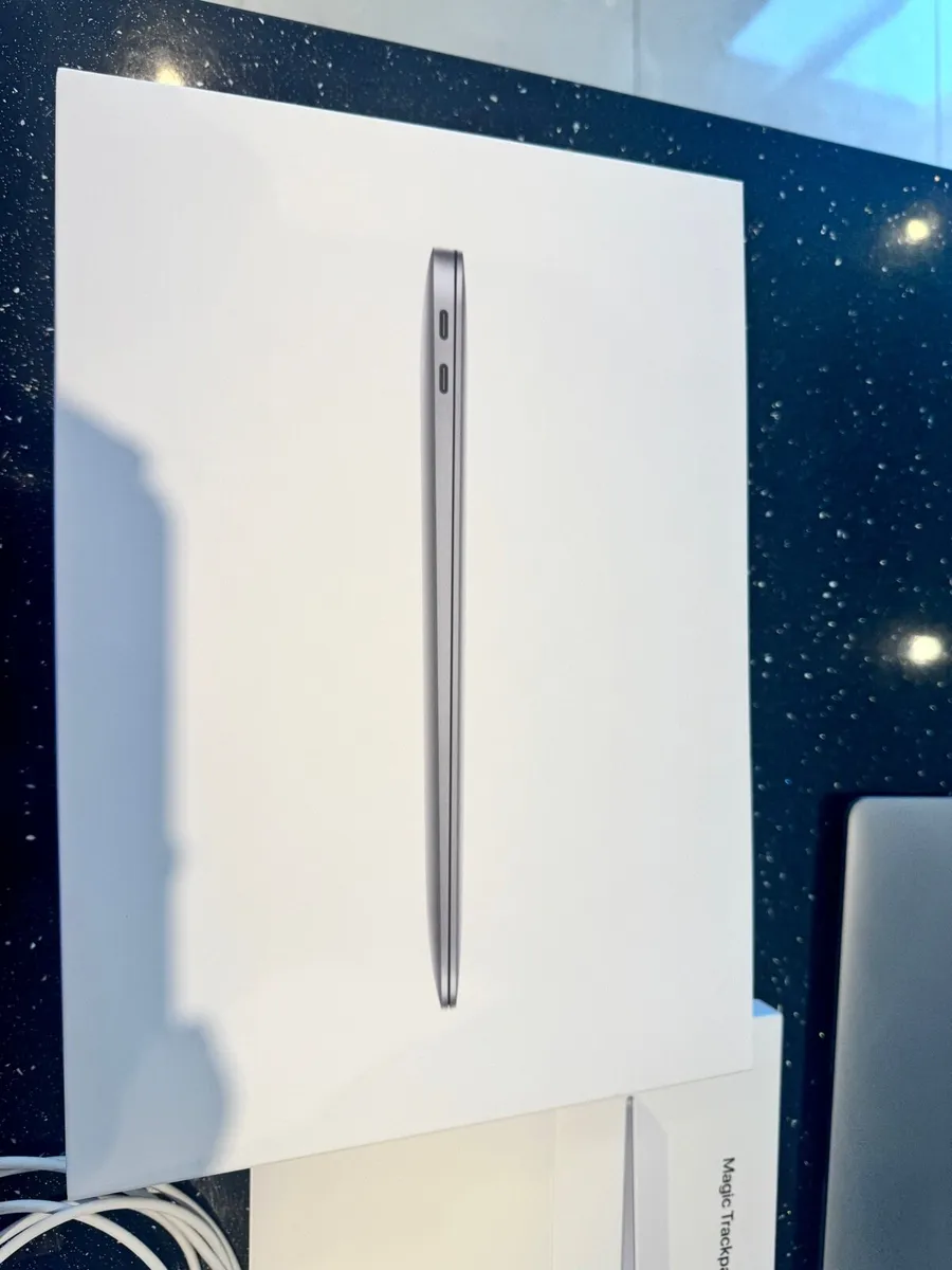 MacBook Air M1 (2020) with Magic Trackpad - Image 4