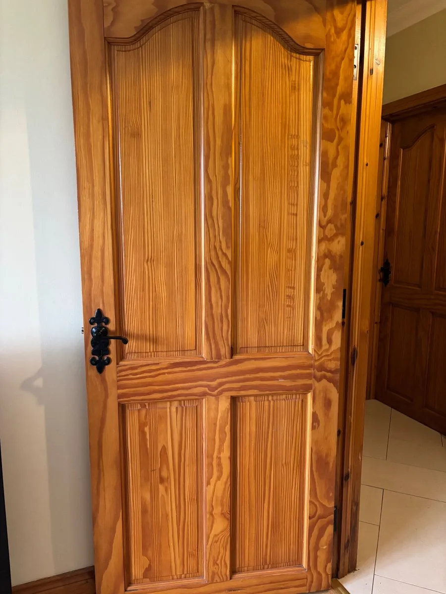 7 Pine Doors - Image 3