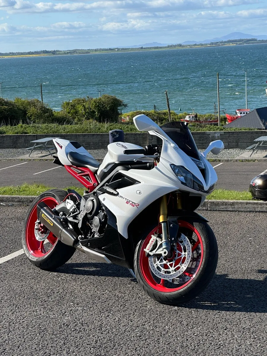 Triumph Daytona 675R - Image 1