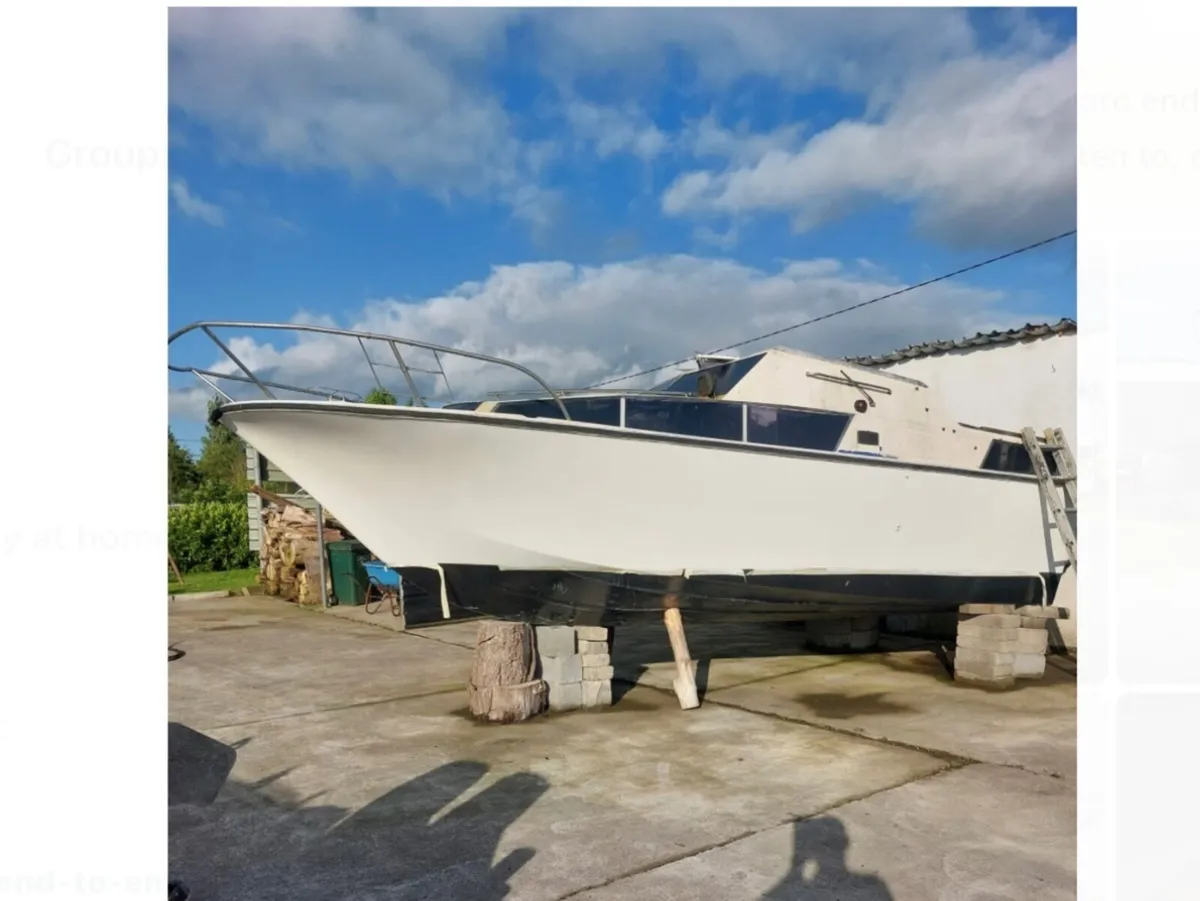 Invader 2200 motor cruiser boat - Image 1