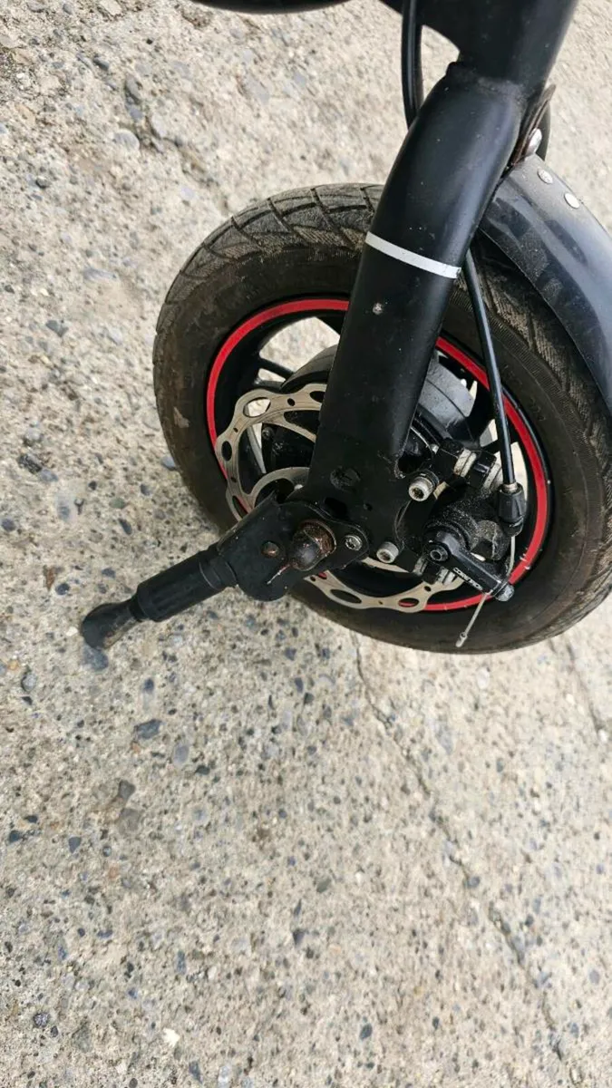 Seated electric scooter - Image 2
