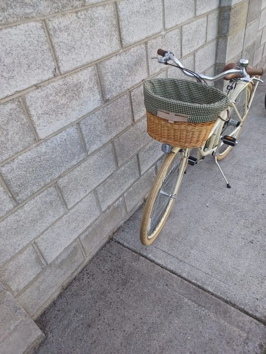 Raleigh Fern Womens Hybrid Bike - Image 2