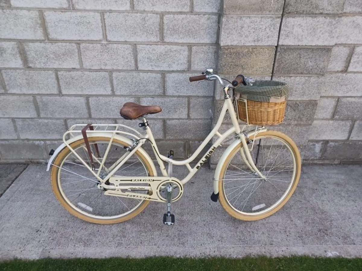 Raleigh Fern Womens Hybrid Bike - Image 3