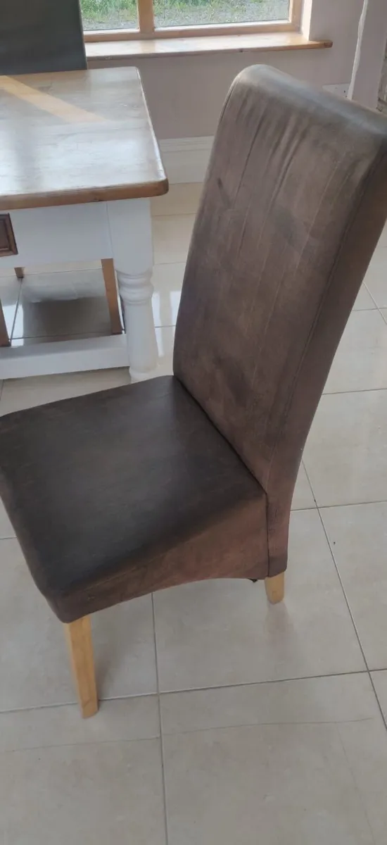 Dining table and chairs - Image 3