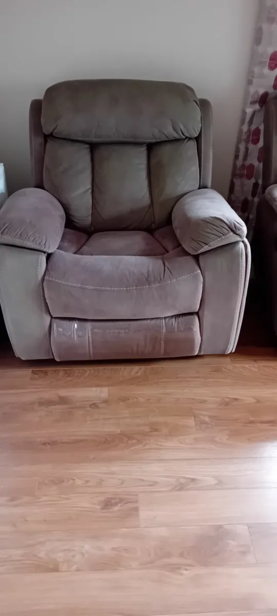 Recliner couch and chairs - Image 2