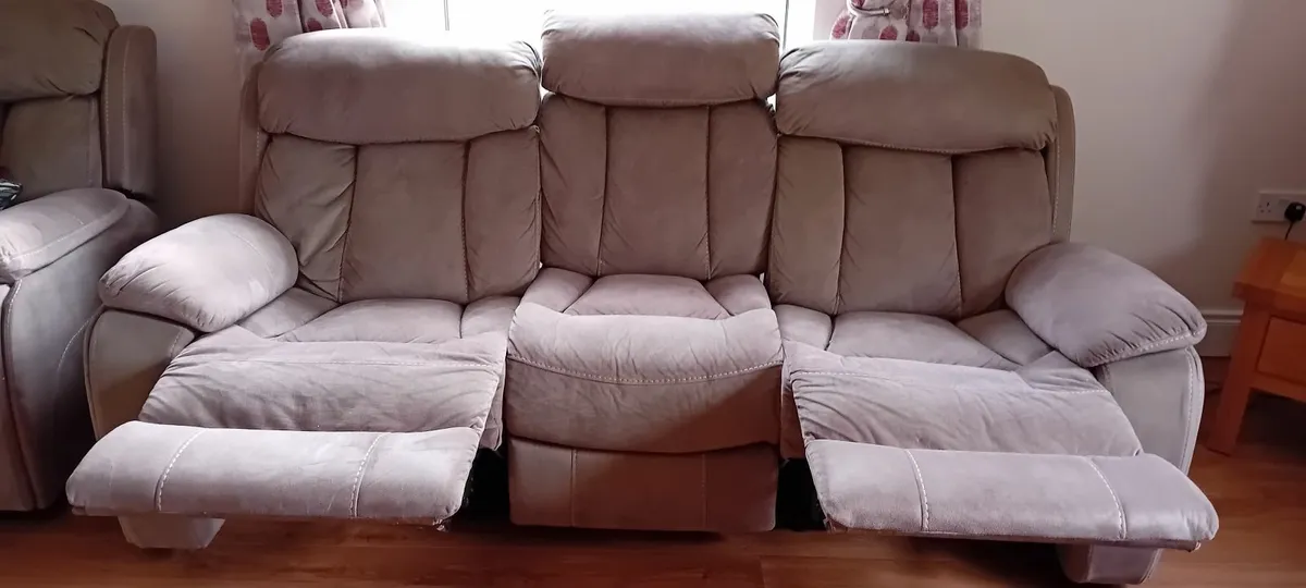 Recliner couch and chairs - Image 4