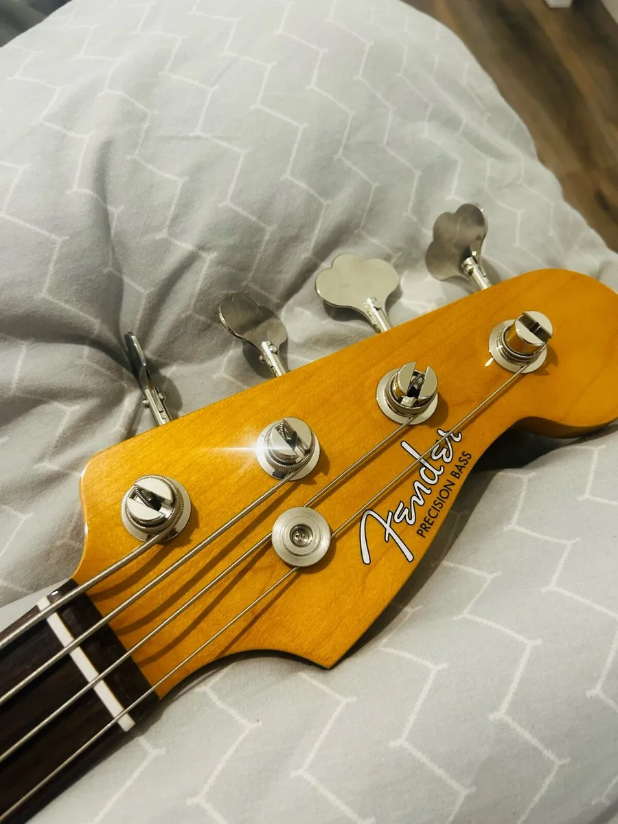 Fender Precision Vintera - Image 3