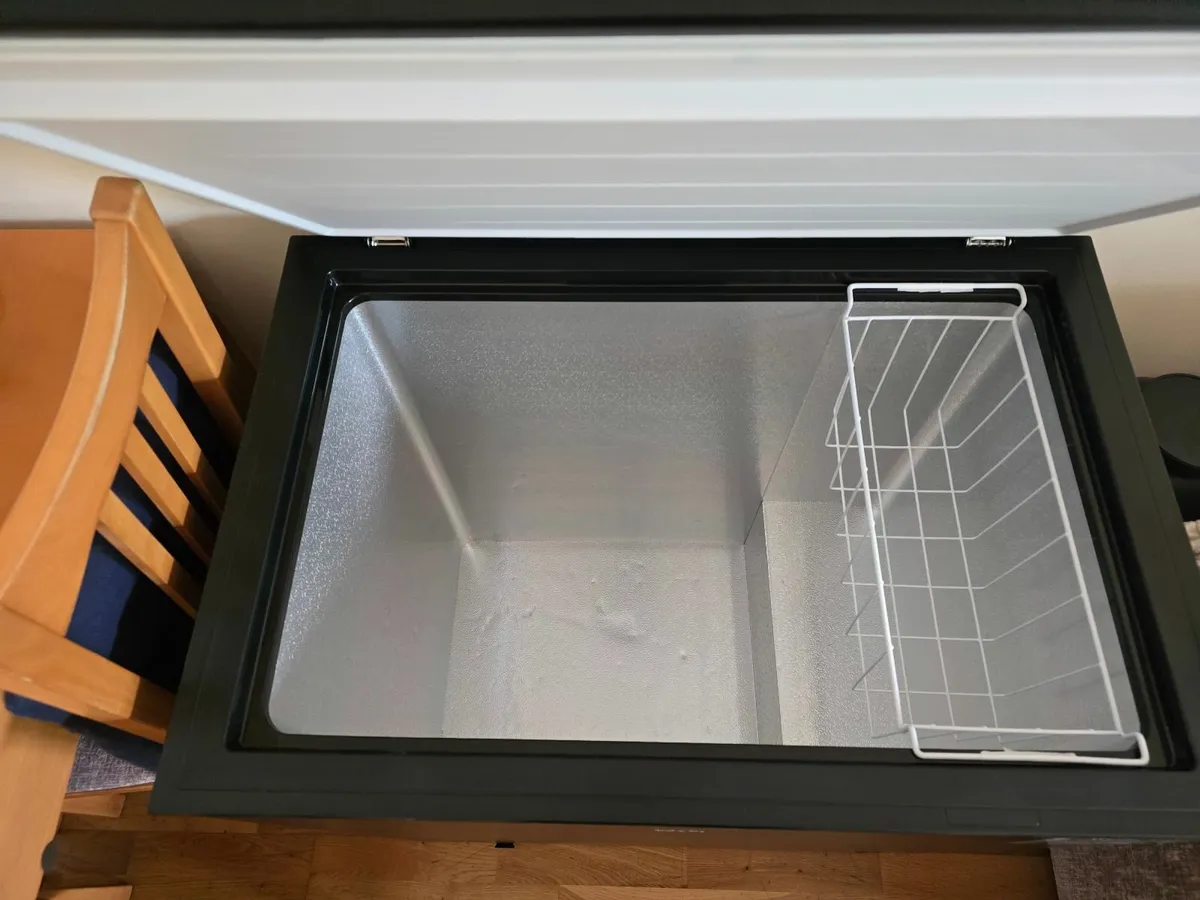 LOGIK Chest Freezer - Black - Image 3