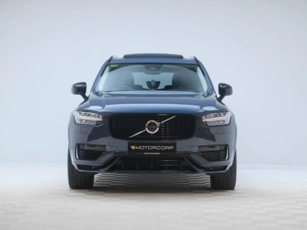 Volvo XC90 Recharge T8 Ultimate Dark AWD - Image 2