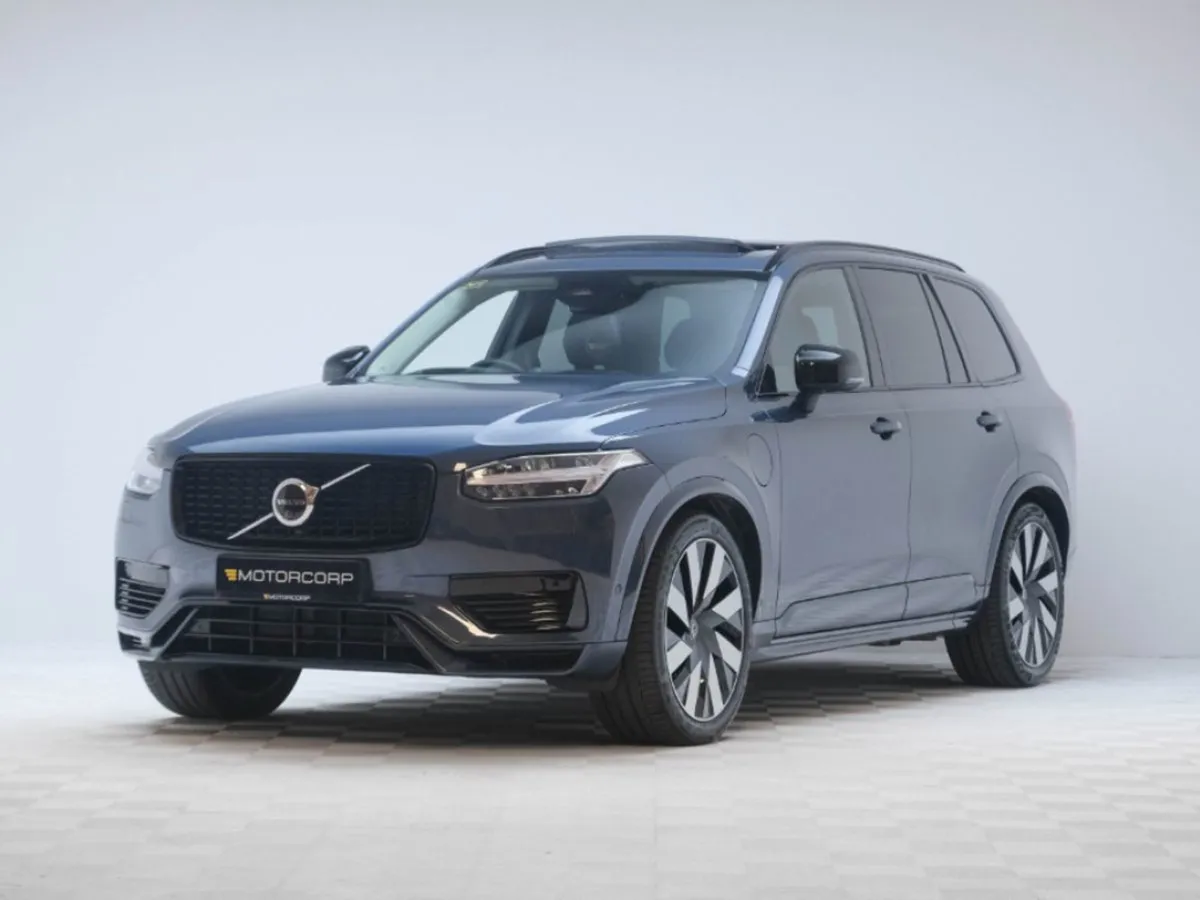 Volvo XC90 Recharge T8 Ultimate Dark AWD - Image 3