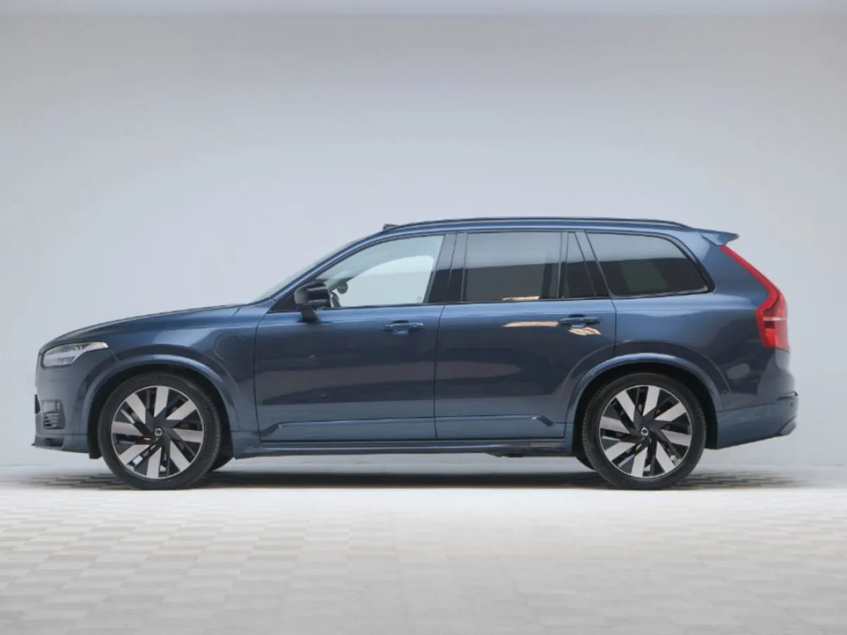 Volvo XC90 Recharge T8 Ultimate Dark AWD - Image 4