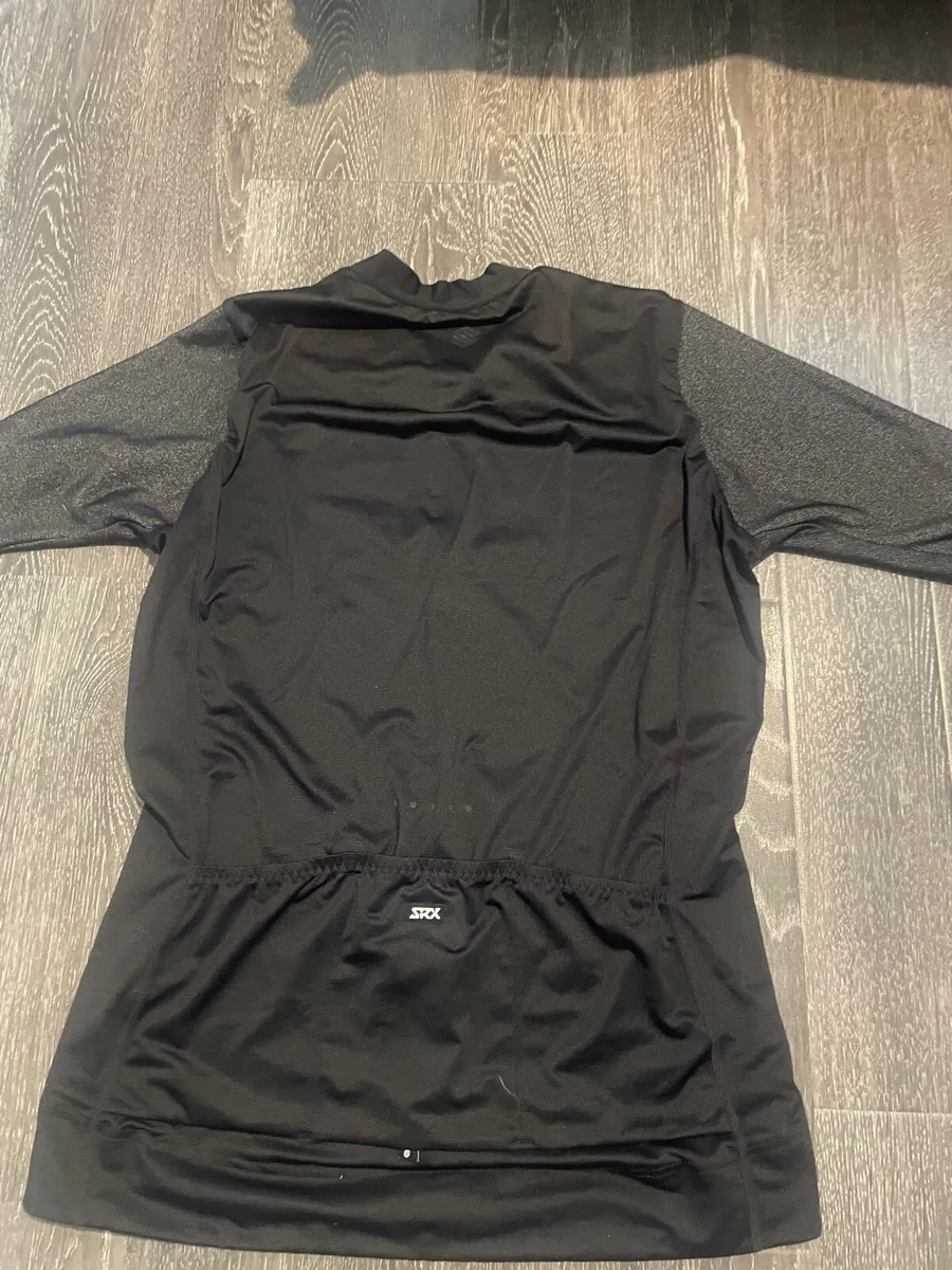 Selection of cycling jerseys - Image 4
