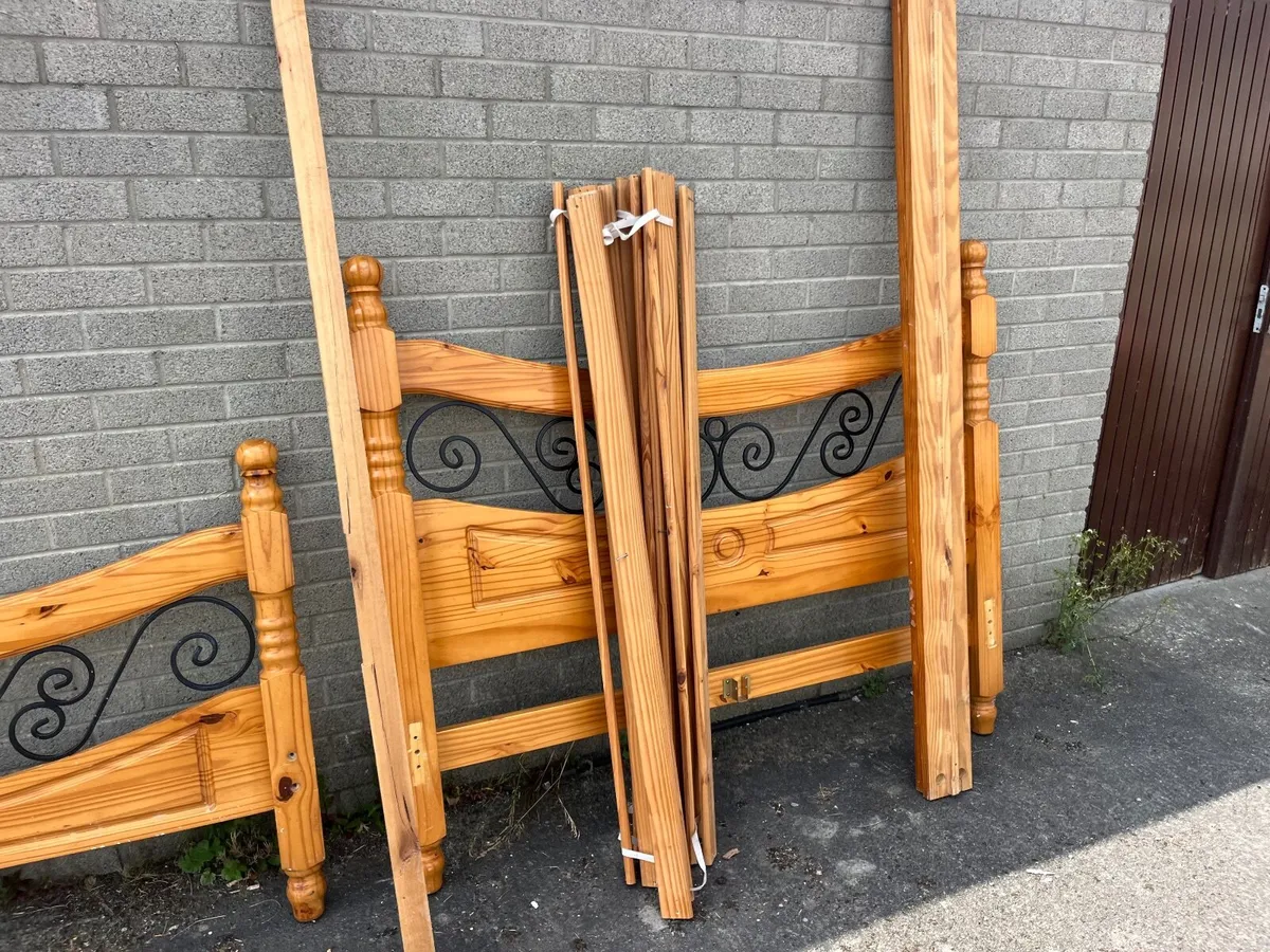 Pine bed - Image 1