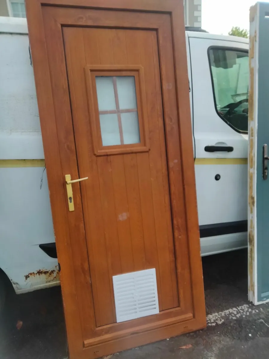 HIGH QUALITY SINGLE GOLDEN OAK DOOR AVAILABLE - Image 1