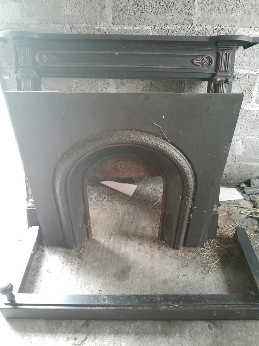 Cast iron fire place - Image 2