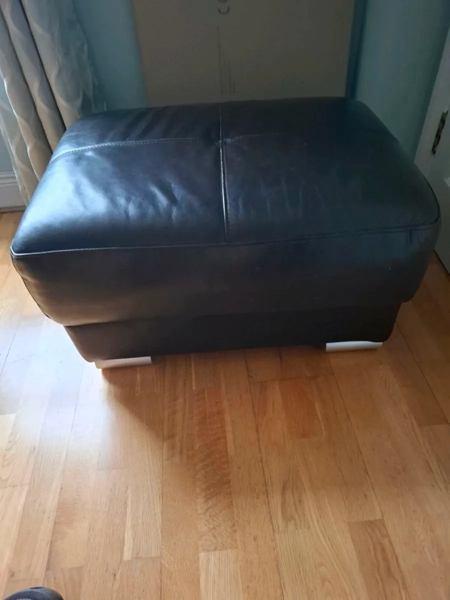 Leather couches - Image 3