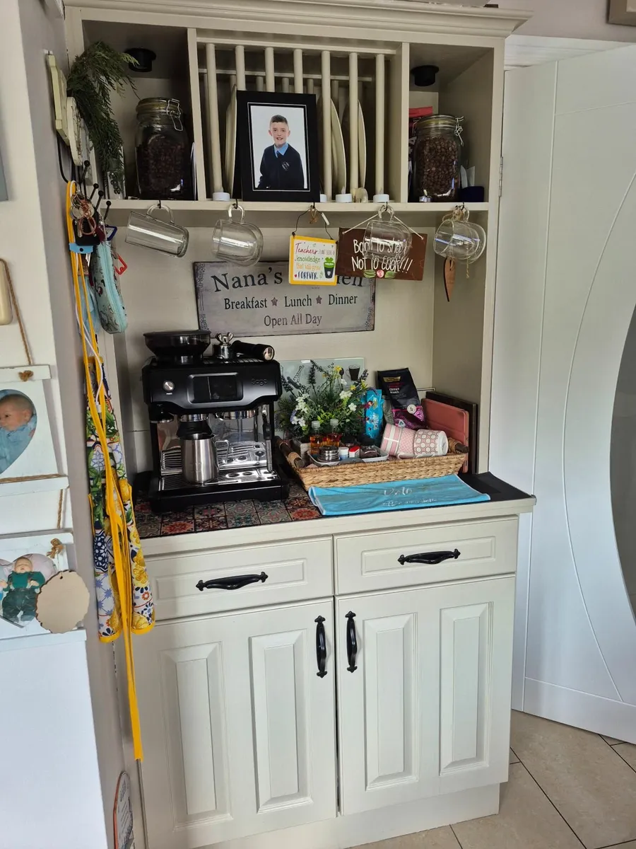 Kitchen an black granite  work top - Image 1