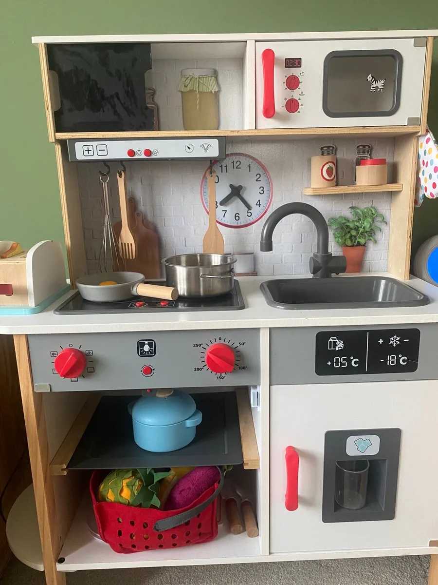 Kid’s kitchen - Image 1