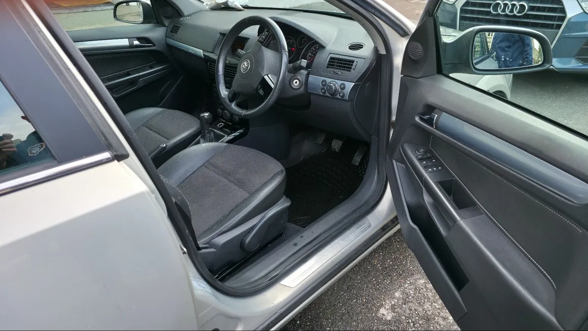 Vauxhall Astra 2008 - Image 2