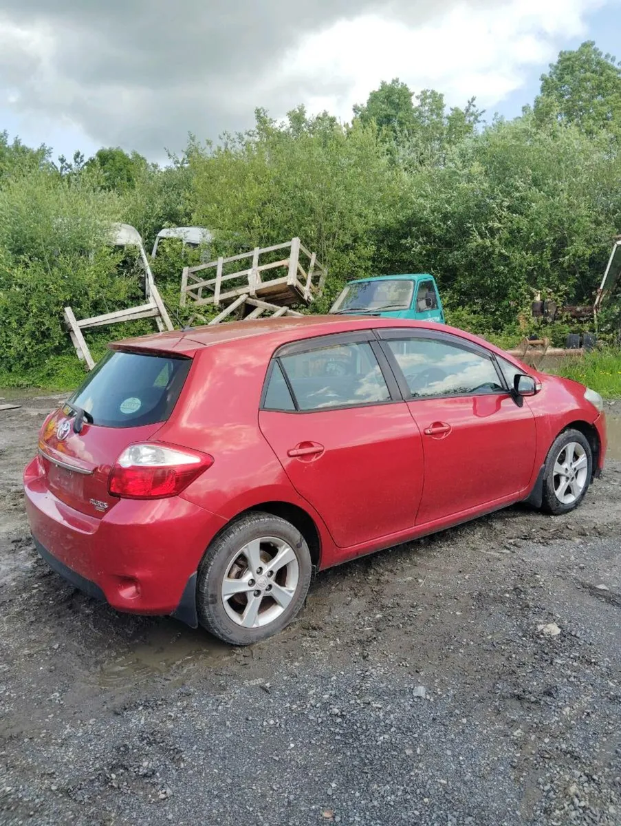 Breaking Toyota auris 2012 1.4 d4d manual - Image 1