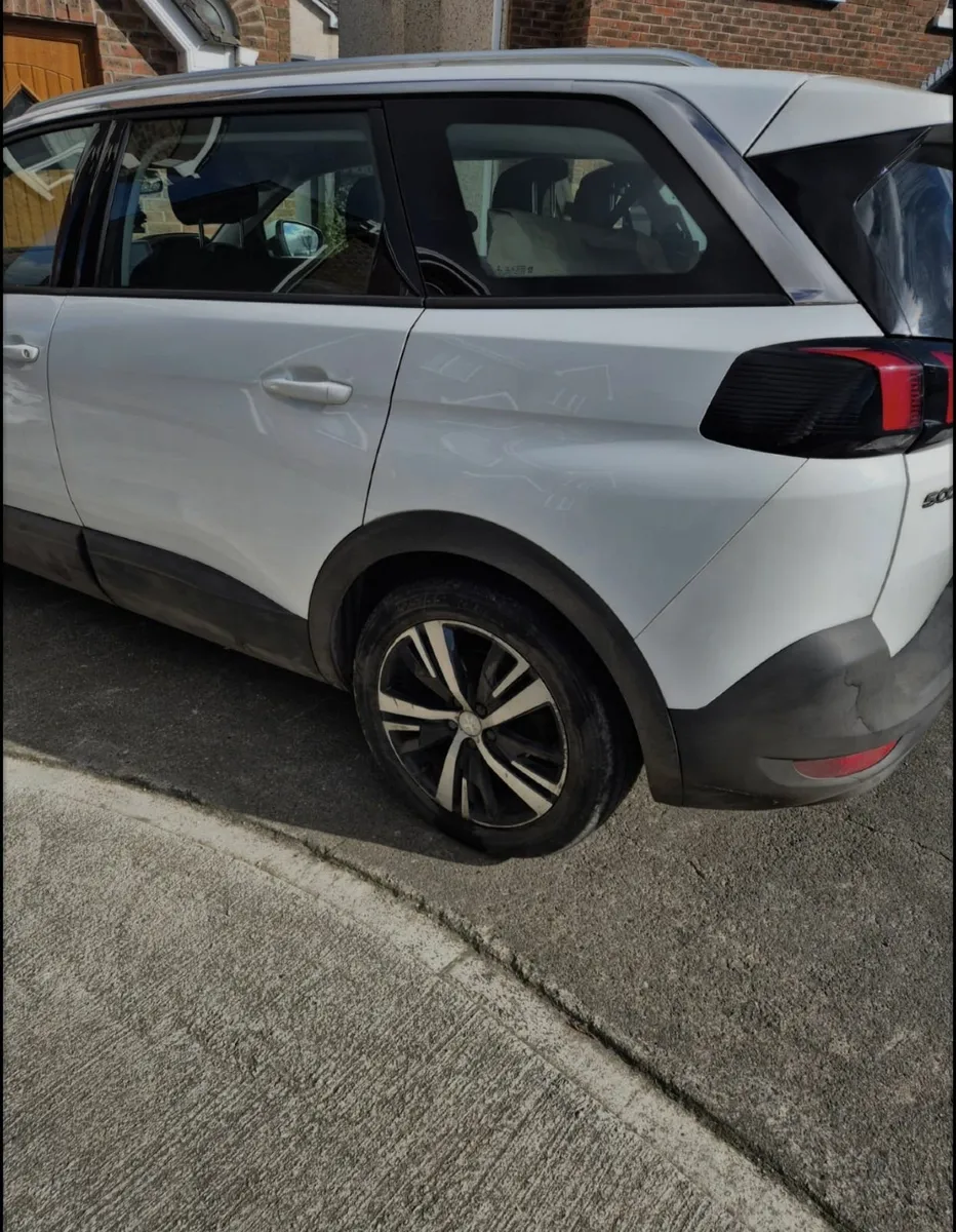 Peugeot 5008 2018 - Image 2